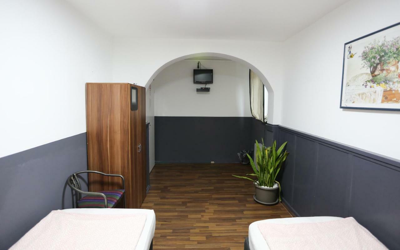 Enna-Zimmervermietung Hamburg-Harburg Buitenkant foto