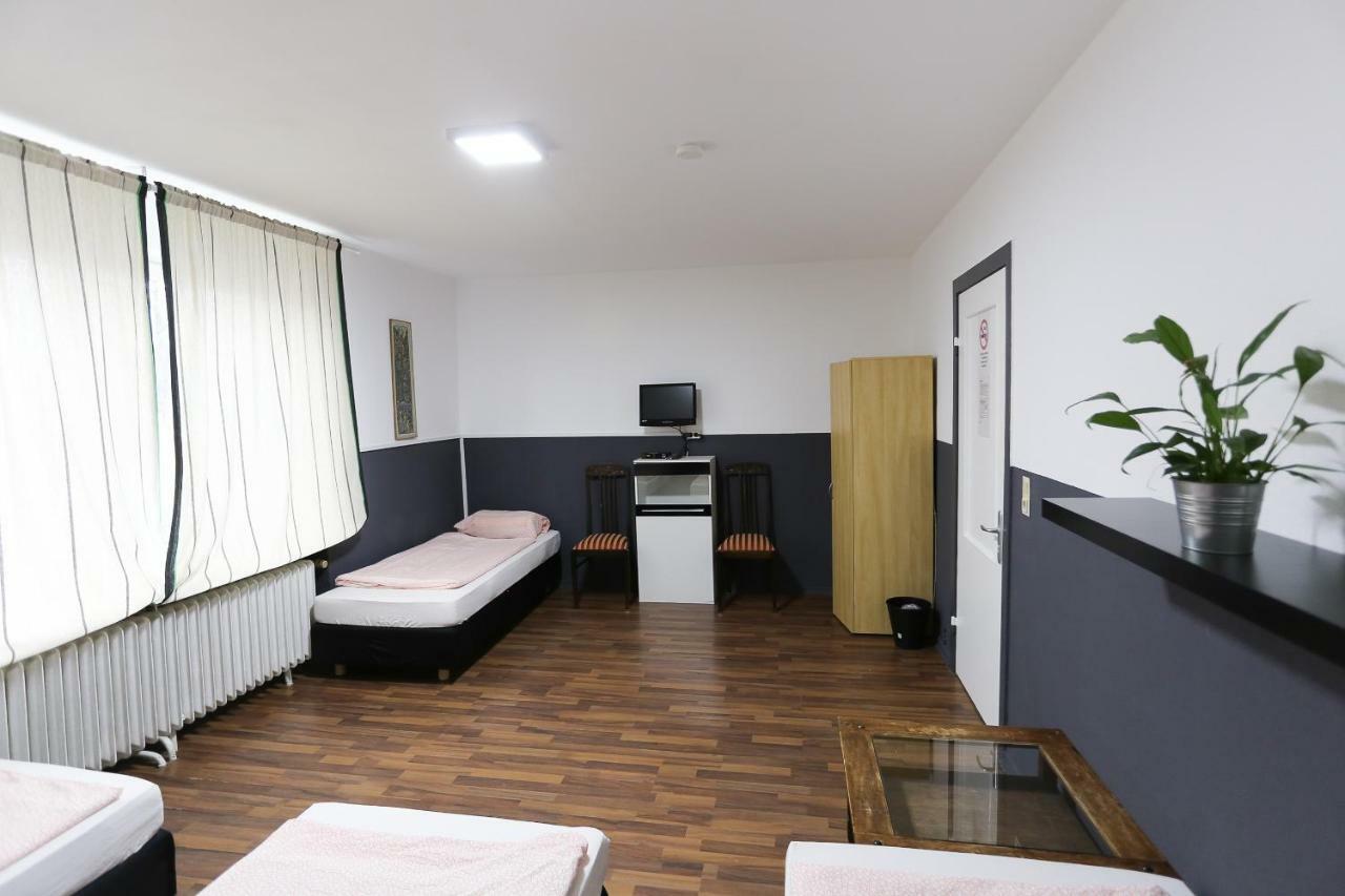 Enna-Zimmervermietung Hamburg-Harburg Buitenkant foto